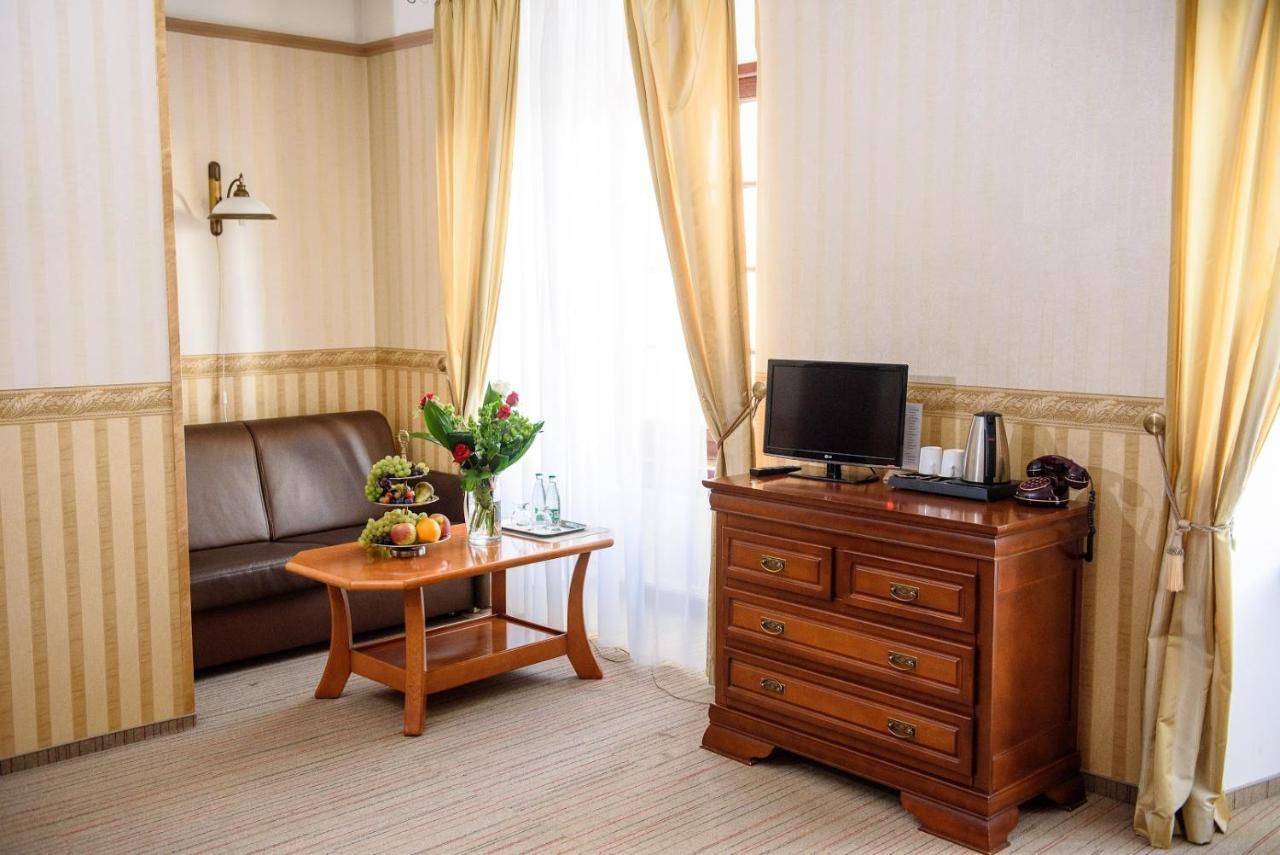 Zamek W Krasiczynie Hotel ภายนอก รูปภาพ
